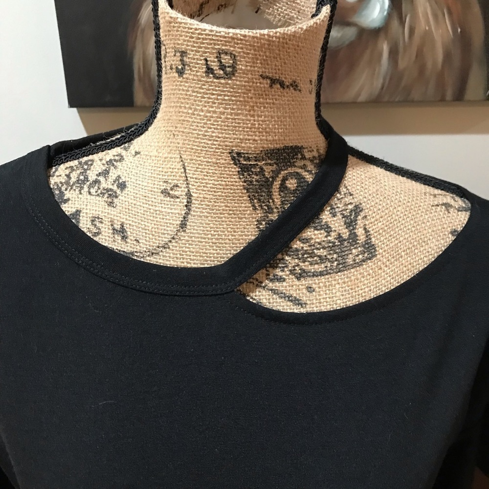 ▪️Cut Out Ruffle Sleeve Top - Picture 3 of 11